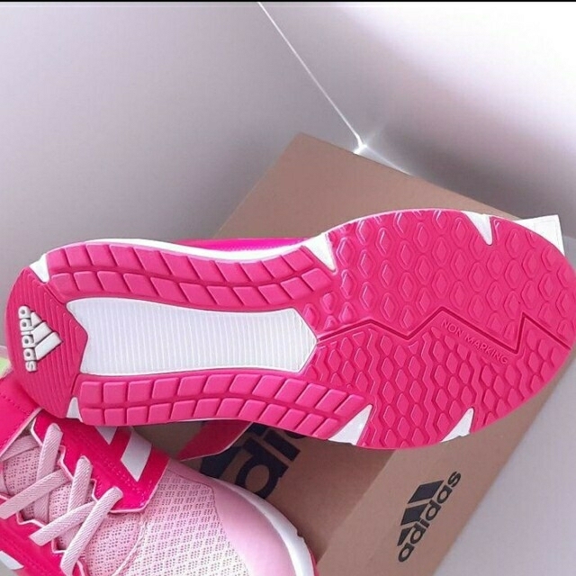 adidas(アディダス)の【新品】23cm　adidas　アディダス　キッズスニーカー キッズ/ベビー/マタニティのキッズ靴/シューズ(15cm~)(スニーカー)の商品写真