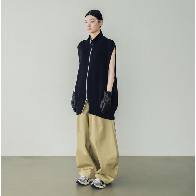 リラックスして着ていただけるOVERSIZED DRIVERS KNIT VEST CLEESTE