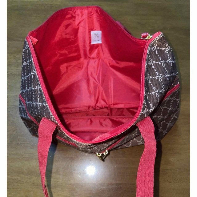 SAZABY(サザビー)の サザビーリッチなモノグラム柄ダブルファスナー付きバッグです レディースのバッグ(トートバッグ)の商品写真