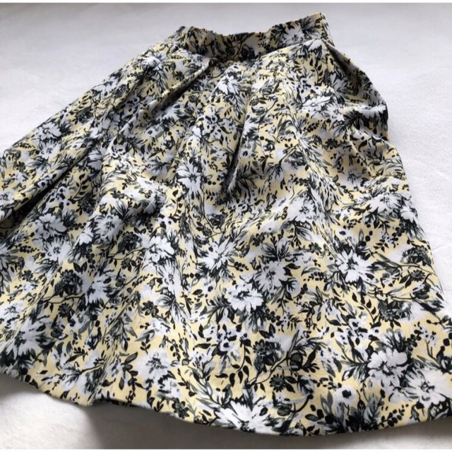 FRAY I.D(フレイアイディー)の完売　FRAY IDフレイアイディー フレア　花柄　フレア　プリーツ　スカート レディースのスカート(ひざ丈スカート)の商品写真