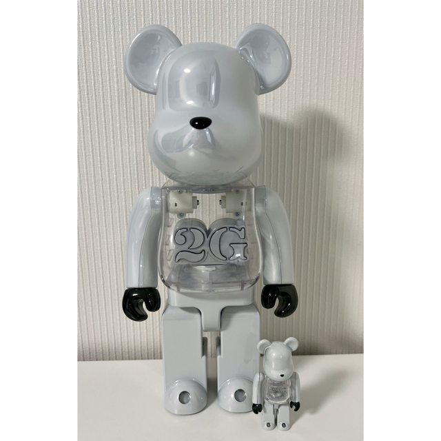 BE@RBRICK(ベアブリック)のBE@RBRICK 2G WHITE CHROME 100％&400％ ハンドメイドのおもちゃ(フィギュア)の商品写真