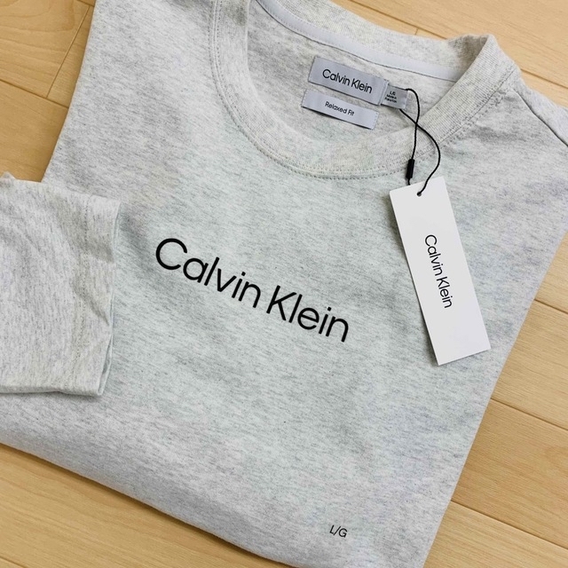 Calvin Klein(カルバンクライン)のナチョス様専用★Calvin Klein 日本未入荷色の胸ロゴリラックス長袖T メンズのトップス(Tシャツ/カットソー(七分/長袖))の商品写真