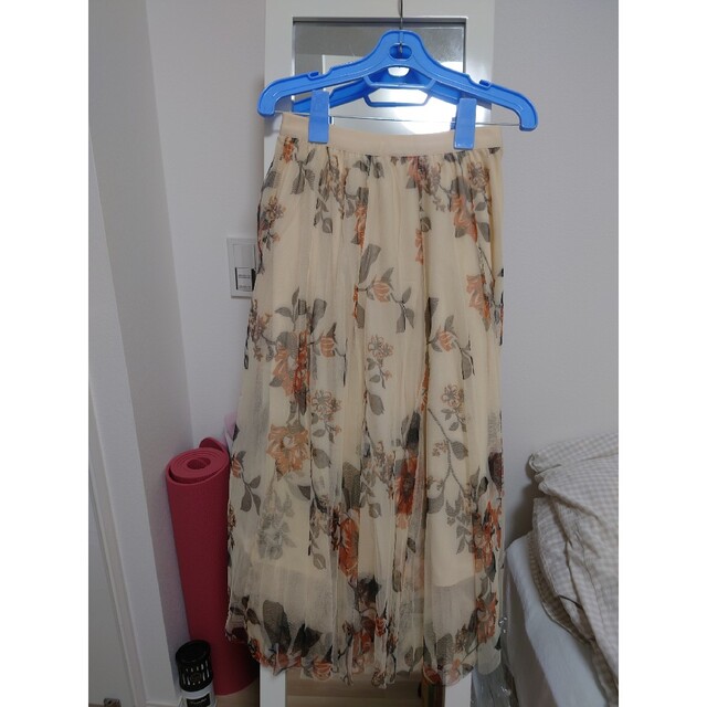 fifth(フィフス)のfifthビッグフラワーチュールスカート レディースのスカート(ひざ丈スカート)の商品写真