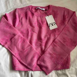 ザラ(ZARA)の新品 zara M ニット 薄手 春ニット ピンク フラワー ラウンドネック(カットソー(長袖/七分))