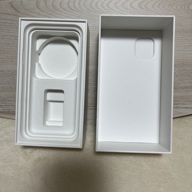 iPhone(アイフォーン)のiPhone11  空箱　ホワイト　128Ｇ　空き箱 スマホ/家電/カメラのスマートフォン/携帯電話(その他)の商品写真