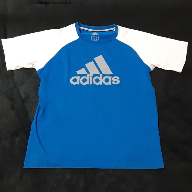 ★adidasトップス2枚セット♪ キッズ/ベビー/マタニティのキッズ服男の子用(90cm~)(Tシャツ/カットソー)の商品写真