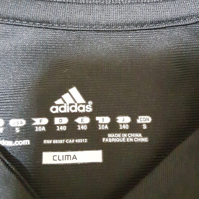 ★adidasトップス2枚セット♪ キッズ/ベビー/マタニティのキッズ服男の子用(90cm~)(Tシャツ/カットソー)の商品写真