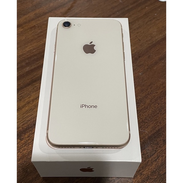 iPhone(アイフォーン)の不具合なし　iPhone 8,Gold,64GB スマホ/家電/カメラのスマートフォン/携帯電話(スマートフォン本体)の商品写真