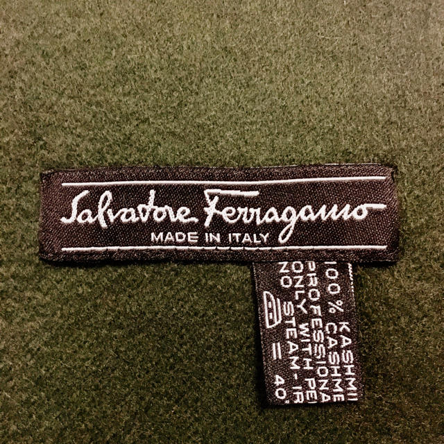 Salvatore Ferragamo(サルヴァトーレフェラガモ)の未使用 フェラガモ カシミヤマフラー 送料込 レディースのファッション小物(マフラー/ショール)の商品写真