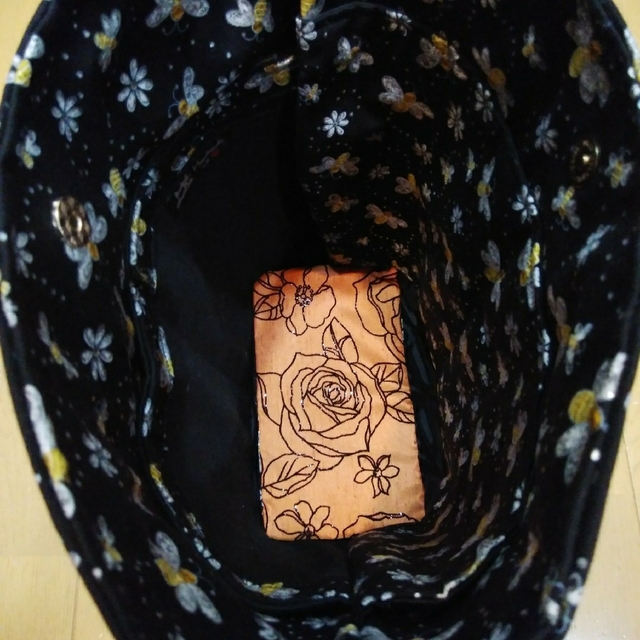 MR様3月ご予約ショルダーストラップ ロラライハリス刺繍Bee MR様3月ご予約ショルダーストラップ ロラライハリス刺繍Bee