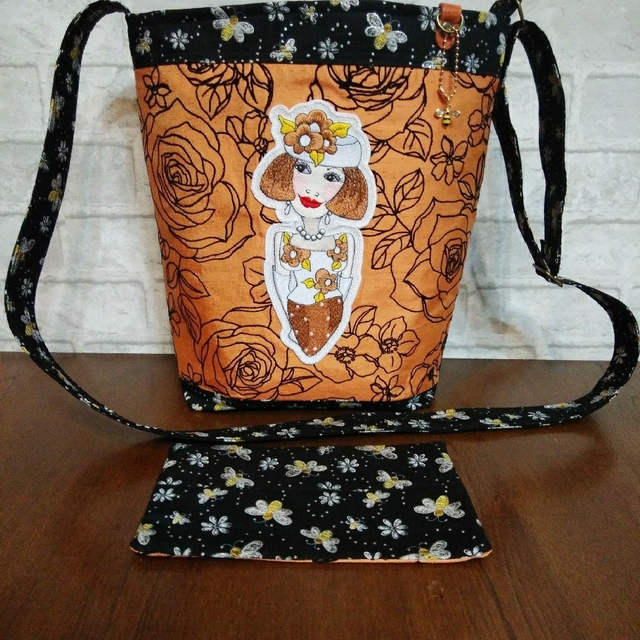 MR様3月ご予約ショルダーストラップ ロラライハリス刺繍Bee MR様3月ご予約ショルダーストラップ ロラライハリス刺繍Bee