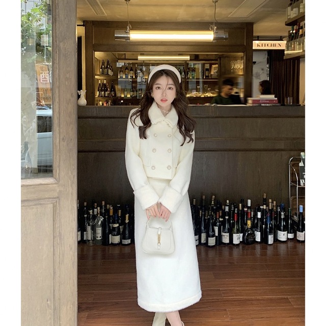 Swankiss(スワンキス)の韓国ファッション ダブルボタン ファー ジャケット スカート セットアップ レディースのレディース その他(セット/コーデ)の商品写真