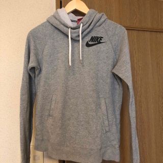 ナイキ(NIKE)のNIKE ハイネックパーカー　レディースXSサイズ(パーカー)