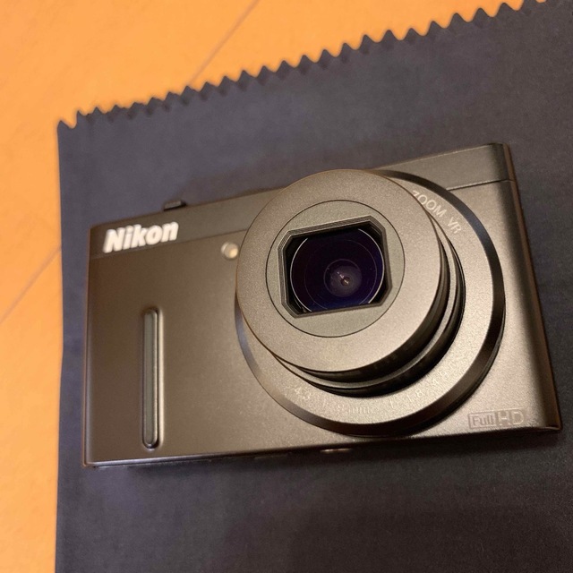 Nikon(ニコン)の美品 Nikon ニコン デジタルカメラCOOLPIX P300 黒 コンデジ スマホ/家電/カメラのカメラ(コンパクトデジタルカメラ)の商品写真