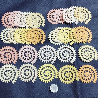 ★クイリング★デコパーツ　花デコ パーツ　原紙 10色　30枚　手作り花パーツ(各種パーツ)