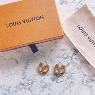 ルイヴィトン(LOUIS VUITTON)のLOUIS VUITTON ブックル ドレイユ・ルイーズ　ロゴピアス(ピアス(両耳用))