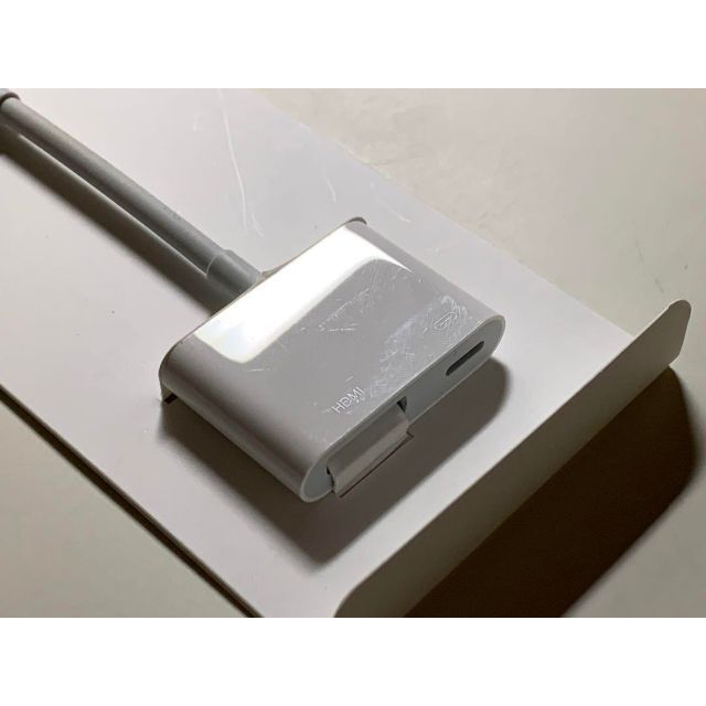 Apple(アップル)の【美品】純正 Lightning - Digital AV Adapter ① スマホ/家電/カメラのスマホアクセサリー(iPhoneケース)の商品写真