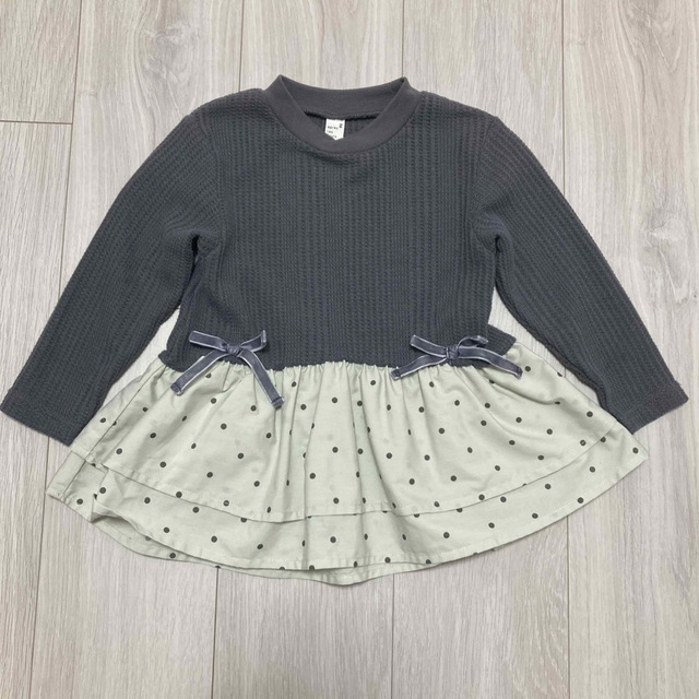 apres les cours(アプレレクール)のapres les cours 裾ドット　フリルチュニック　90 キッズ/ベビー/マタニティのキッズ服女の子用(90cm~)(Tシャツ/カットソー)の商品写真