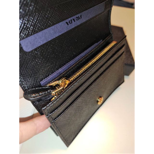 PRADAプラダ正規品サフィアーノトライアングル財布ブラック黒ゴールド金色