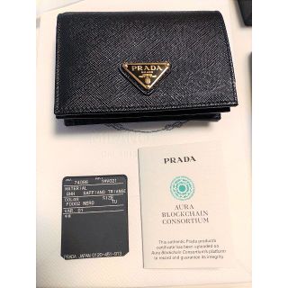 プラダ(PRADA)のPRADAプラダ正規品サフィアーノトライアングル財布ブラック黒ゴールド金色未使用(財布)