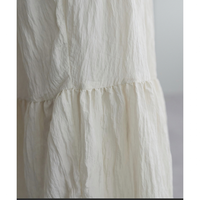 Discoat(ディスコート)のディスコート　サテンワッシャーボリュームティアードスカート レディースのスカート(ロングスカート)の商品写真