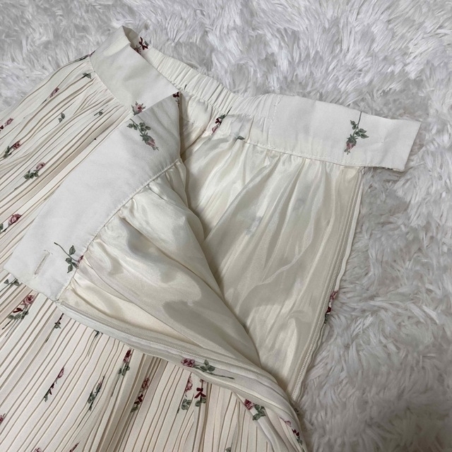 Ank Rouge(アンクルージュ)のANKRouge アンクルージュ プリーツスカート ホワイト 薔薇 良品 レディースのスカート(ロングスカート)の商品写真