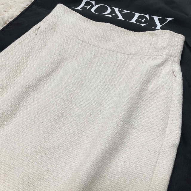 FOXEY(フォクシー)のフォクシー FOXEY ツイード 膝下丈スカート クリーム 大きいサイズ42 レディースのスカート(ひざ丈スカート)の商品写真
