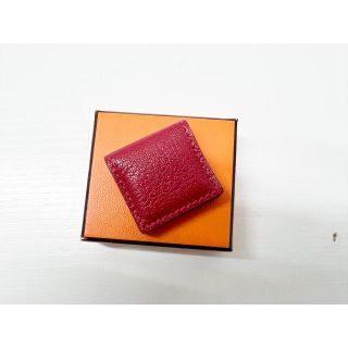 エルメス(Hermes)の美品　HERMES　マネークリップ　札綴じ　□O　レッド(マネークリップ)