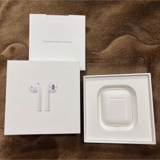 アップル(Apple)のAPPLE AirPods イヤホン MMEF2J/A エアポッズ(ヘッドフォン/イヤフォン)