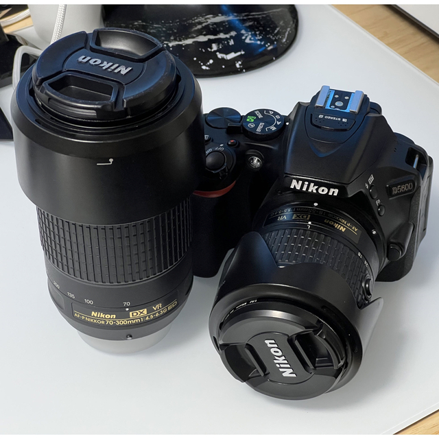 Nikon D5600 ダブルズームキット 純正バッ テリー2個