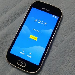 フジツウ(富士通)のらくらくスマートフォン me F-03K ゴールド 中古品 本体のみ(スマートフォン本体)