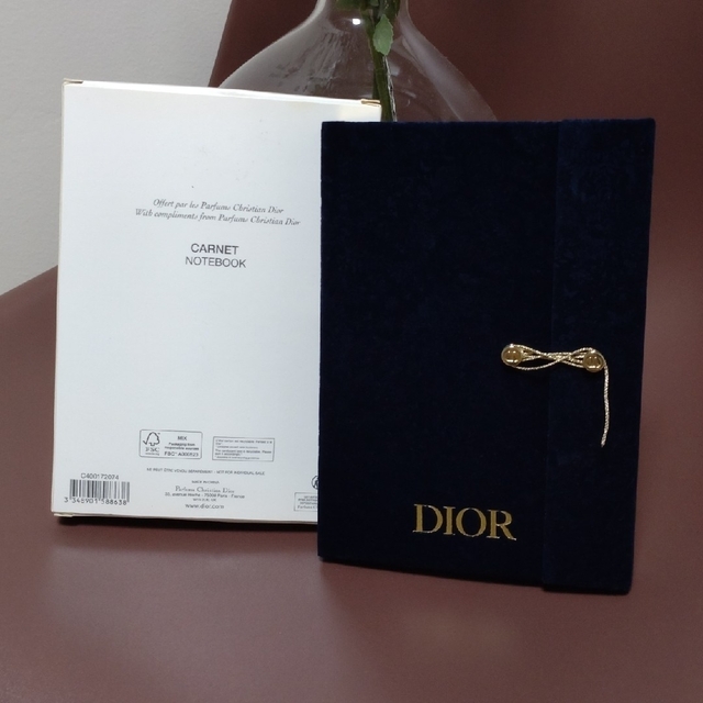 Christian Dior(クリスチャンディオール)のDIOR  2021クリスマス限定  ノベルティ  手帳型ノート エンタメ/ホビーのコレクション(ノベルティグッズ)の商品写真