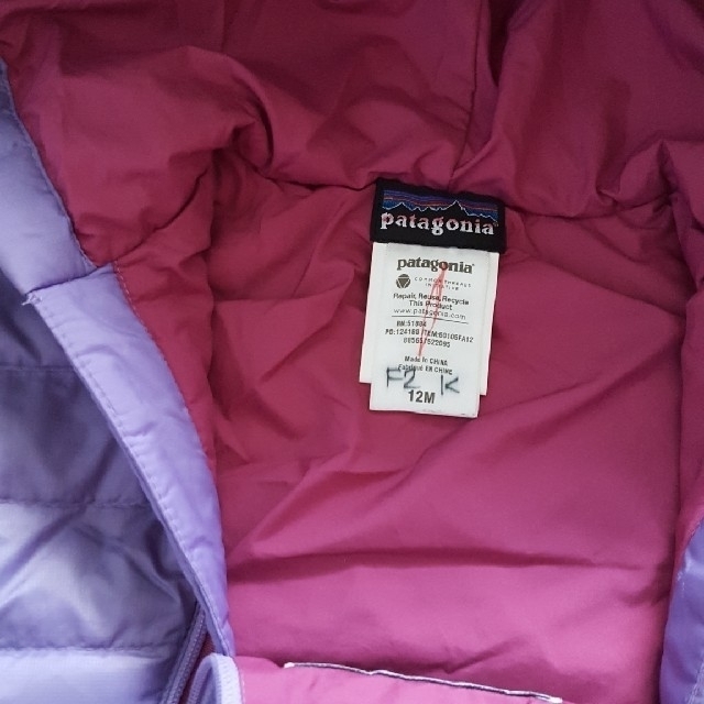 patagonia(パタゴニア)のパタゴニア　12mダウンボディスーツ キッズ/ベビー/マタニティのベビー服(~85cm)(ジャケット/コート)の商品写真
