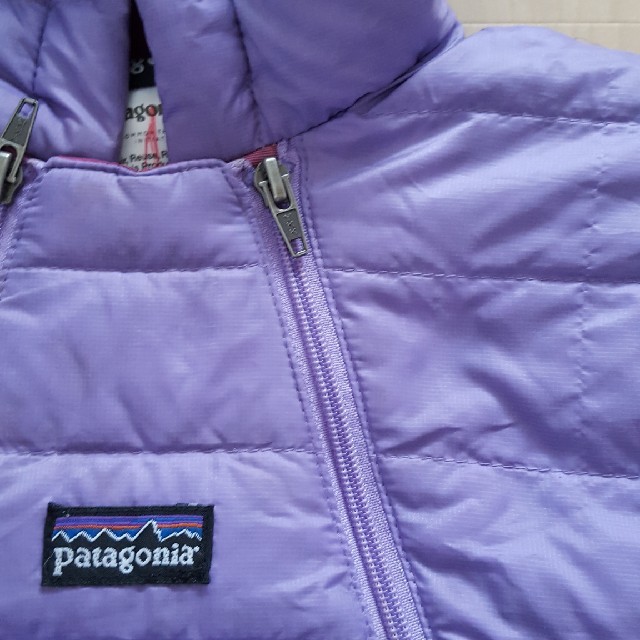 patagonia(パタゴニア)のパタゴニア　12mダウンボディスーツ キッズ/ベビー/マタニティのベビー服(~85cm)(ジャケット/コート)の商品写真