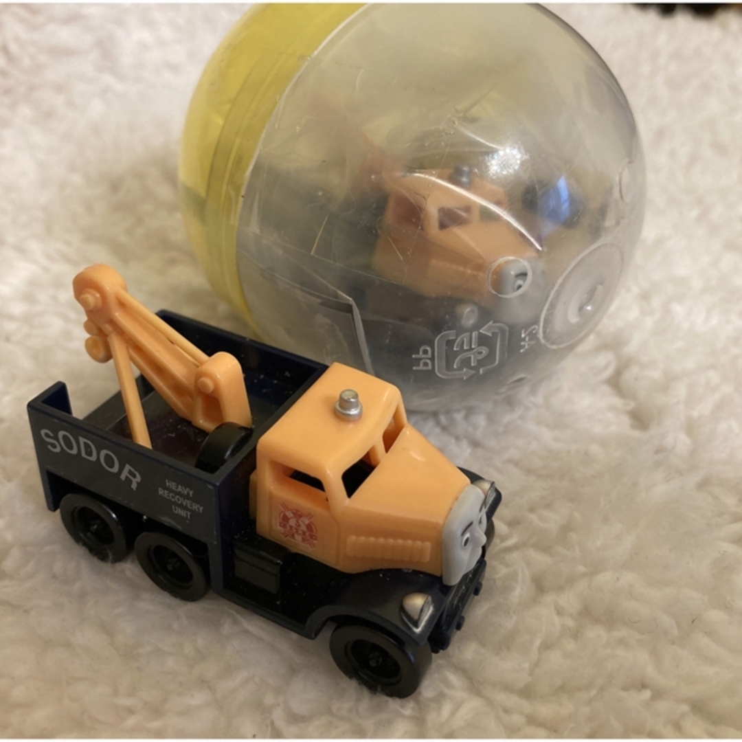 Takara Tomy(タカラトミー)のカプセルプラレール　トーマス　《ブッチ》《トード》 エンタメ/ホビーのおもちゃ/ぬいぐるみ(キャラクターグッズ)の商品写真