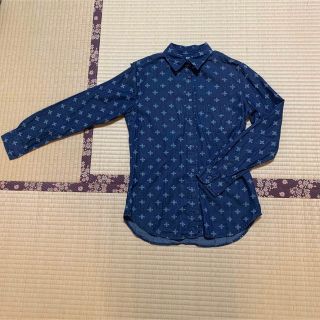 ユニクロ(UNIQLO)のユニクロ　シャツ　レディース　ネイビー 長袖シャツ 長袖 柄(Tシャツ/カットソー(七分/長袖))