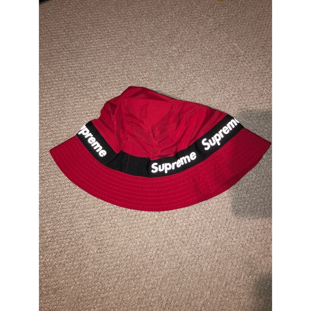 Supreme(シュプリーム)の17aw supreme taped seam crusher 赤 M/L メンズの帽子(ハット)の商品写真