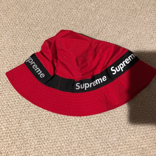 Supreme(シュプリーム)の17aw supreme taped seam crusher 赤 M/L メンズの帽子(ハット)の商品写真