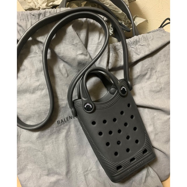 BALENCIAGA CROCS PHONE HOLDER 黒 2