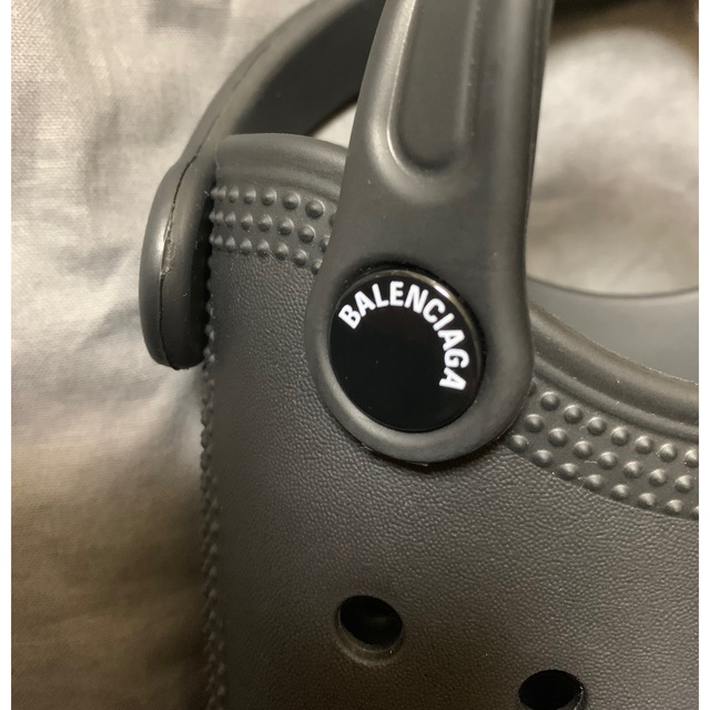 BALENCIAGA CROCS PHONE HOLDER 黒 3