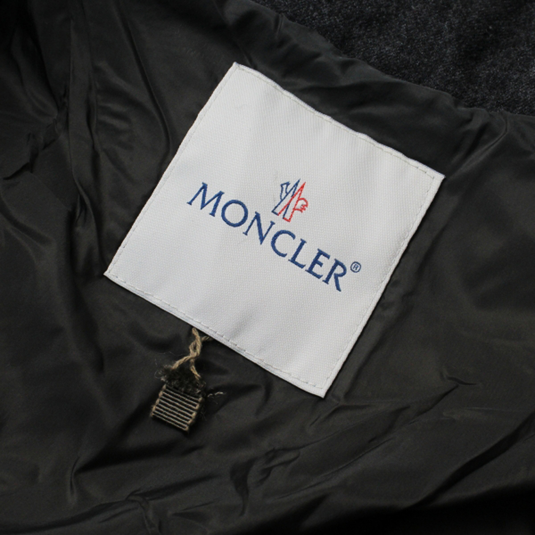 MONCLER(モンクレール)のMONCLER モンクレール sacai サカイ SEORI 袖フリル ウールダウンジャケット 1/チャコール ブルゾン  ワッペン【2400013271257】 レディースのジャケット/アウター(ブルゾン)の商品写真