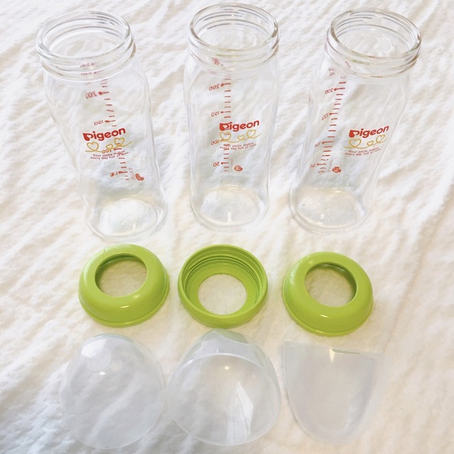 ピジョン 母乳実感 ガラス 哺乳瓶 3本セット キッズ/ベビー/マタニティの授乳/お食事用品(哺乳ビン)の商品写真