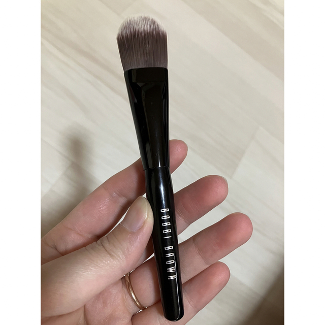 BOBBI BROWN(ボビイブラウン)のﾎﾞﾋﾞｰﾌﾞﾗｳﾝ ファンデーションブラシ コスメ/美容のメイク道具/ケアグッズ(ブラシ・チップ)の商品写真