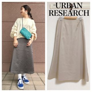 アーバンリサーチ(URBAN RESEARCH)のURBAN RESEARCH サテンフレアスカート　ベージュ　ウエストゴム(ロングスカート)