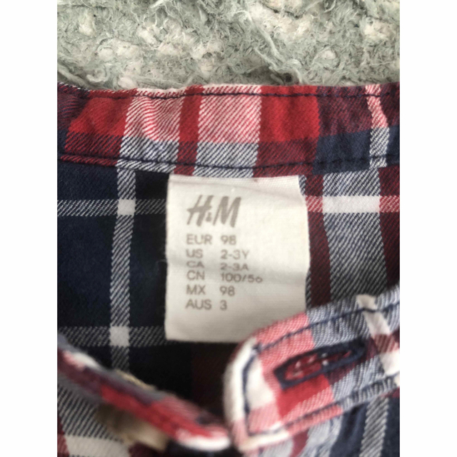 H&M(エイチアンドエム)のH&M キッズ　シャツ　チェック　赤系　サイズ98 2-3歳　綿100 キッズ/ベビー/マタニティのキッズ服男の子用(90cm~)(ブラウス)の商品写真