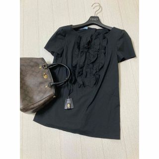 プラダ(PRADA)の美品　PRADA フリル　ブラウス　ブラック　黒　プラダ(シャツ/ブラウス(半袖/袖なし))