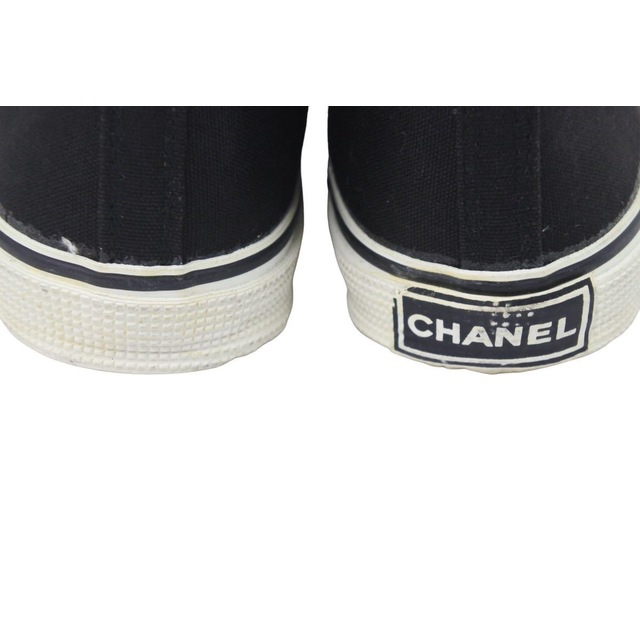 CHANEL(シャネル)のCHANEL シャネル ハイカットスニーカー ココマーク フラット ブラック ホワイト 36 シルバー金具 左ココマーク欠品 良品 中古 28492 レディースの靴/シューズ(ブーツ)の商品写真