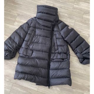 モンクレール(MONCLER)のMoncler fleole ダウンジャケット(ダウンジャケット)