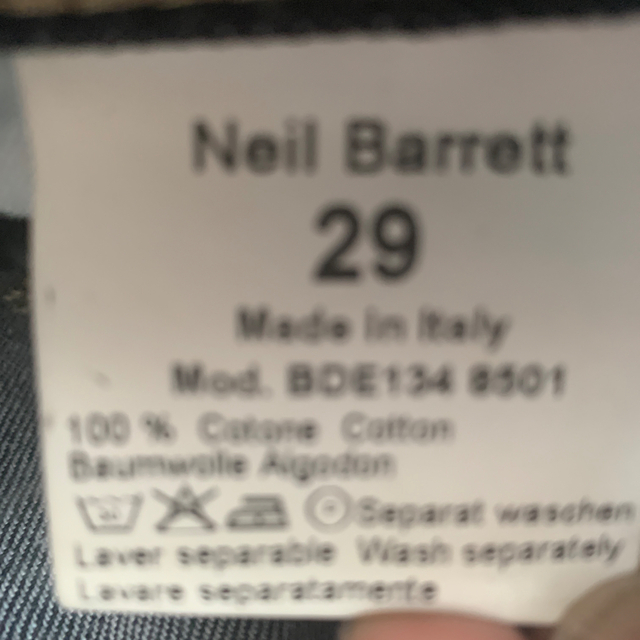 NEIL BARRETT(ニールバレット)のNeil Barrett 加工デニムパンツ メンズのパンツ(デニム/ジーンズ)の商品写真