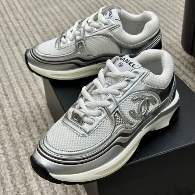 サイズ】 CHANEL - CHANEL 人気のスニーカー 黒 38 24cmの通販 by